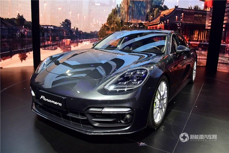 Panamera 4 E-Hybrid 2017款 行政加長(zhǎng)版 2.9T