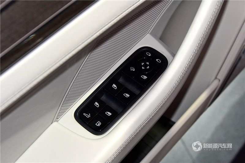 Panamera 4 E-Hybrid 2017款 行政加長(zhǎng)版 2.9T