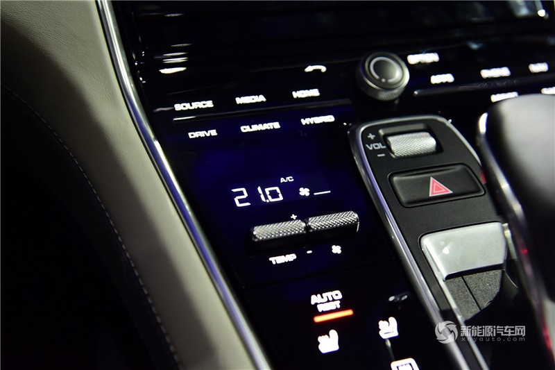 Panamera 4 E-Hybrid 2017款 行政加長(zhǎng)版 2.9T