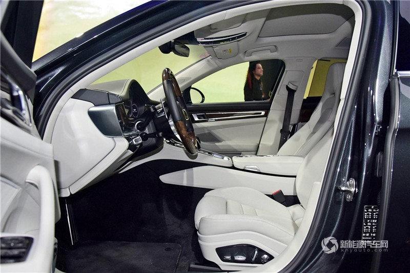 Panamera 4 E-Hybrid 2017款 行政加長(zhǎng)版 2.9T
