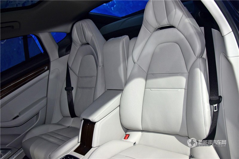 Panamera 4 E-Hybrid 2017款 行政加長(zhǎng)版 2.9T