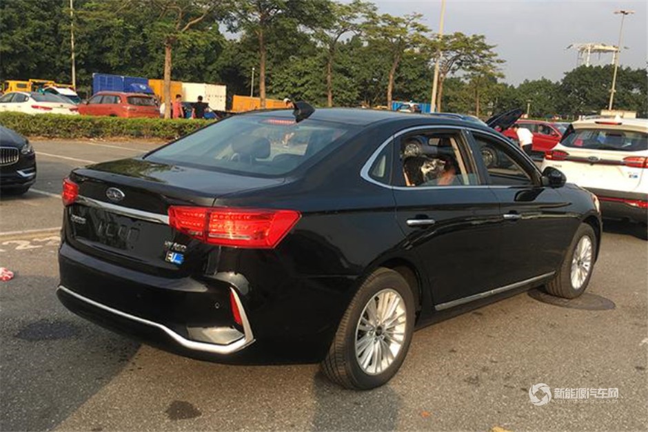 廣州車(chē)展實(shí)拍江淮iEVA60新車(chē)