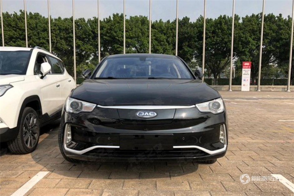 廣州車(chē)展實(shí)拍江淮iEVA60新車(chē)