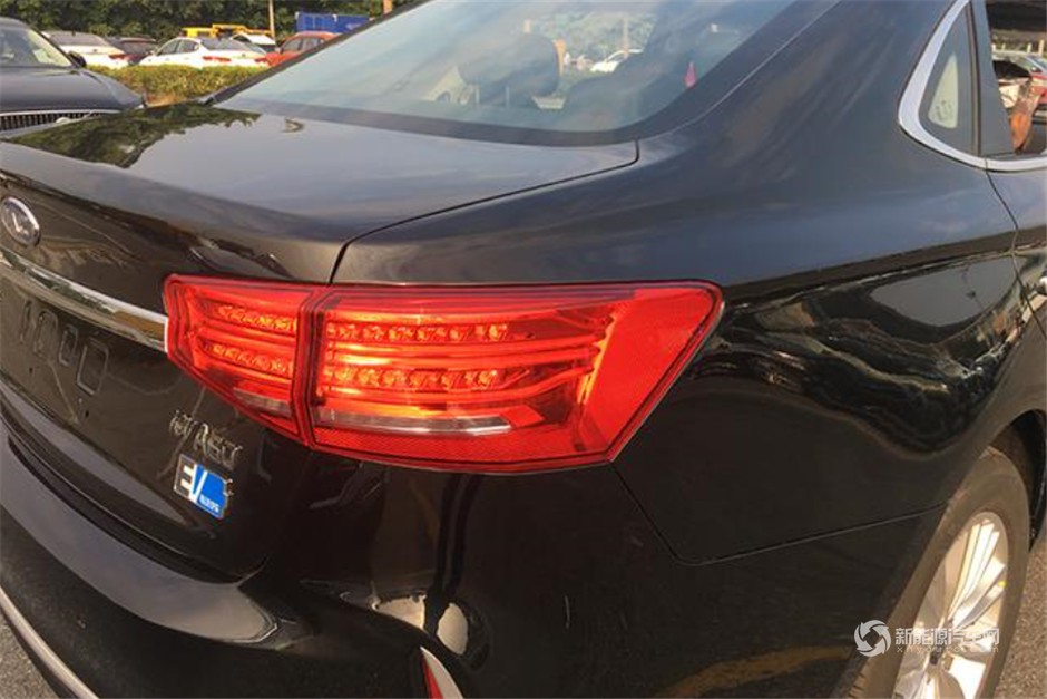 廣州車(chē)展實(shí)拍江淮iEVA60新車(chē)