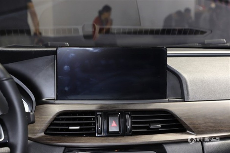 廣州車(chē)展實(shí)拍江淮iEVA60新車(chē)