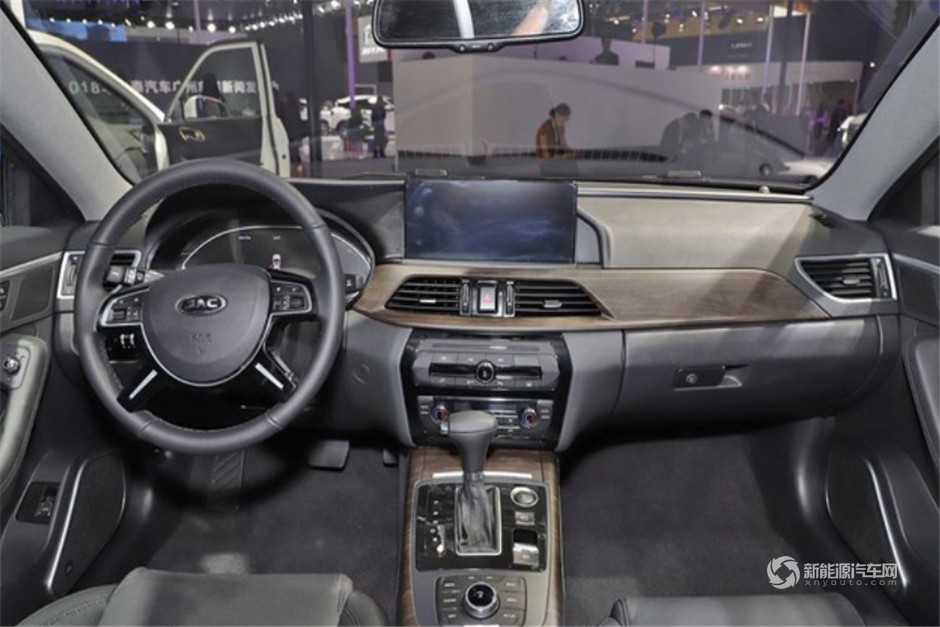 廣州車(chē)展實(shí)拍江淮iEVA60新車(chē)