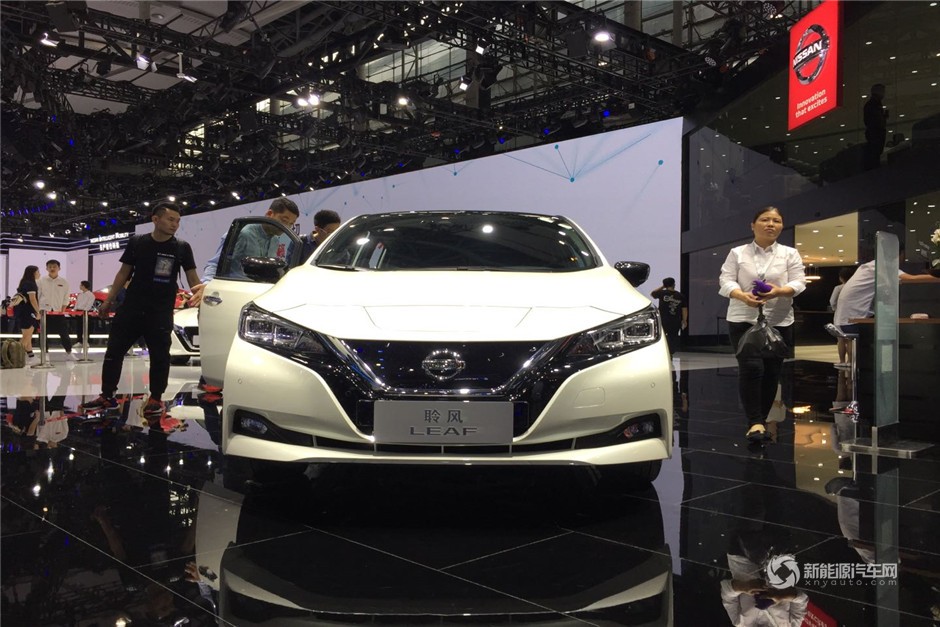 2018廣州車展實(shí)拍日產(chǎn)聆風(fēng)電動(dòng)轎車