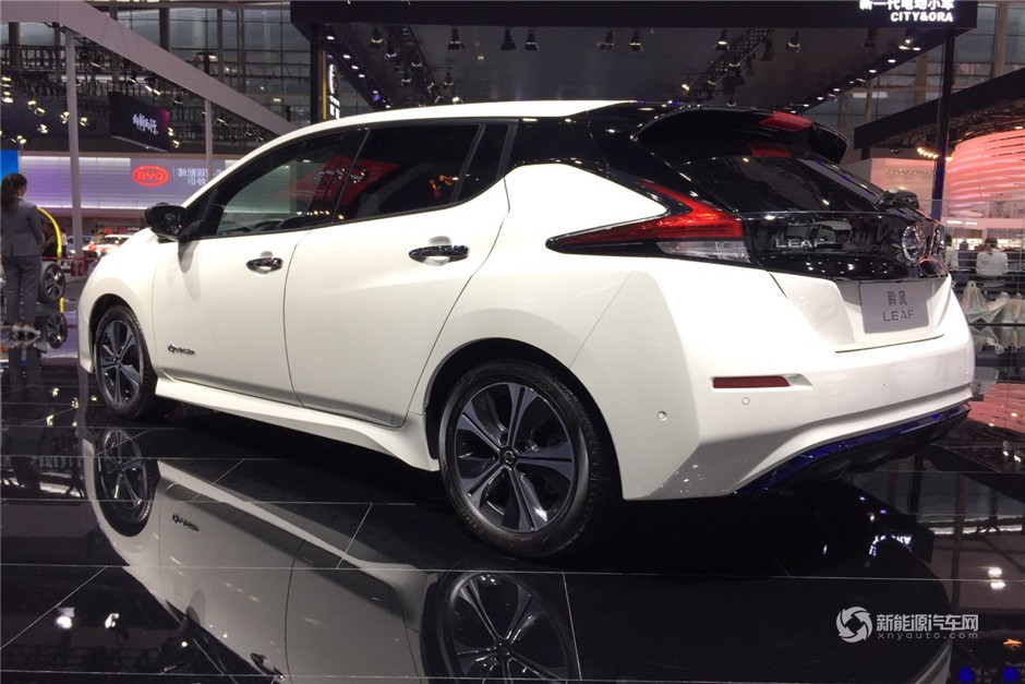 2018廣州車展實(shí)拍日產(chǎn)聆風(fēng)電動(dòng)轎車