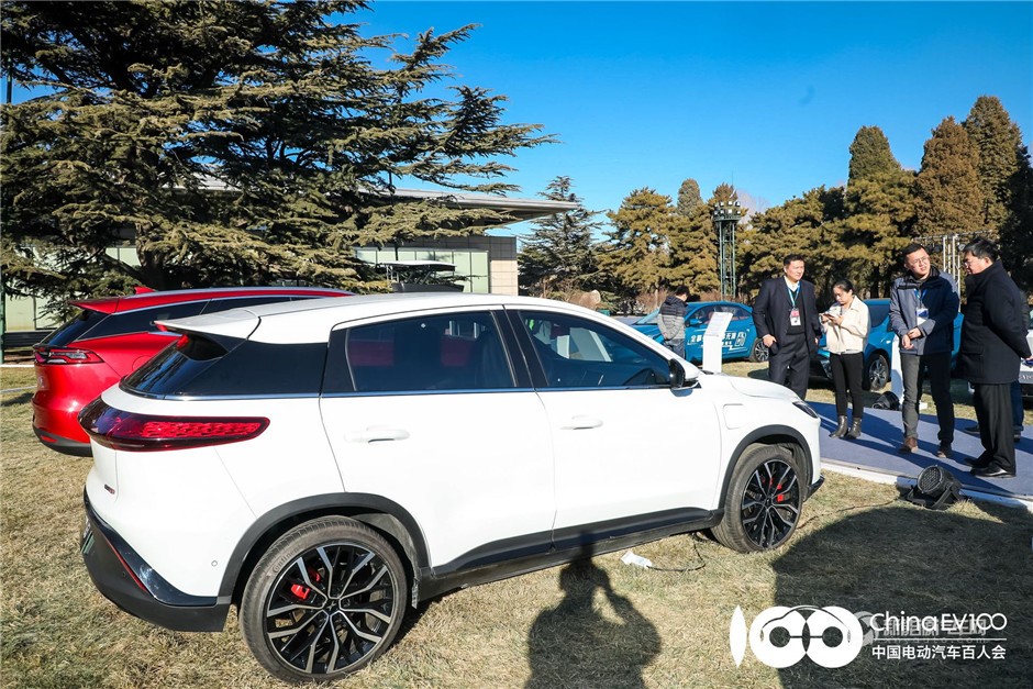 小鵬G3現(xiàn)身電動車百人會現(xiàn)場 吸睛無數(shù)