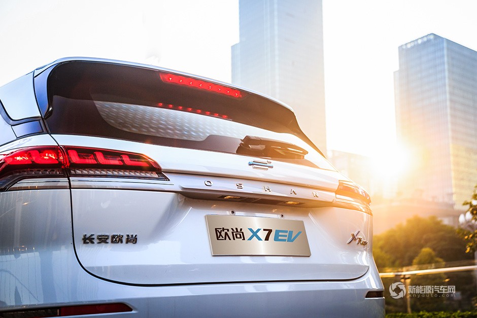 首付59900，長安歐尚SUV-X7EV，開回家！