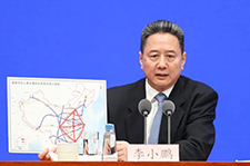 李小鵬：公交優(yōu)先，創(chuàng)建綠色出行，深入推進新能源汽車的規(guī)模應用