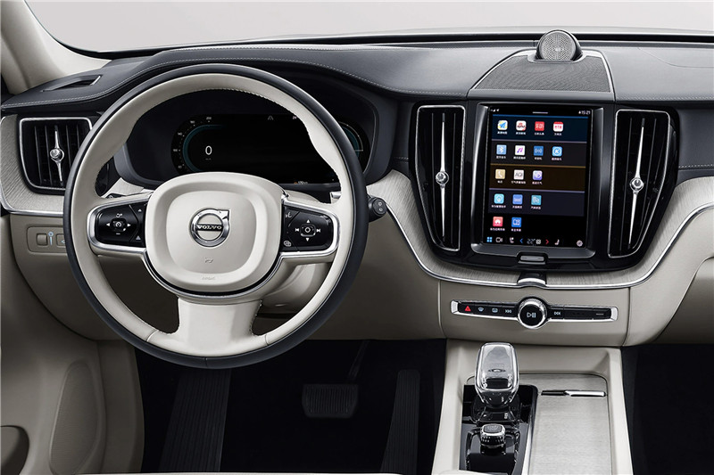 沃爾沃XC60插電混動(dòng) 2022款 T8 四驅(qū)智遠(yuǎn)運(yùn)動(dòng)版