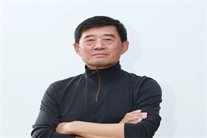 奧動張建平 就在雙碳目標下的換電“四步走”發(fā)表主題演講