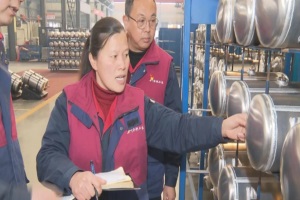 全國人大代表李小莉：加快充電樁建設 增強新能源汽車市場競爭力
