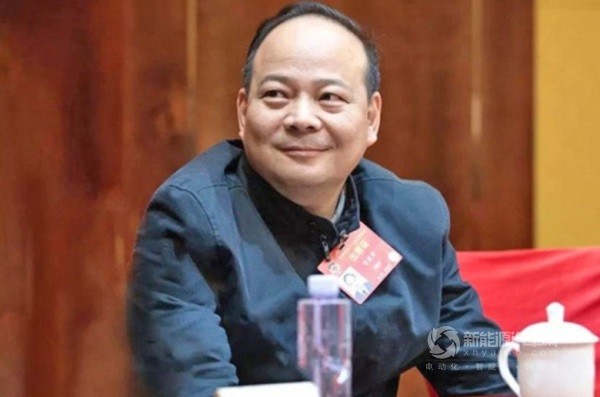全國(guó)政協(xié)委員曾毓群