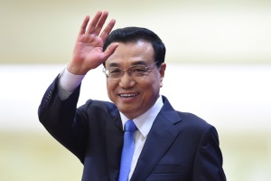 李克強(qiáng)主持召開國務(wù)院常務(wù)會議：支持新能源車消費(fèi) 釋放汽車消費(fèi)潛力