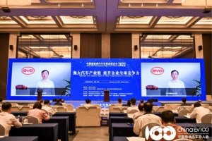 比亞迪董事長(zhǎng)王傳福：堅(jiān)持磷酸鐵鋰、純電和插混并行發(fā)展