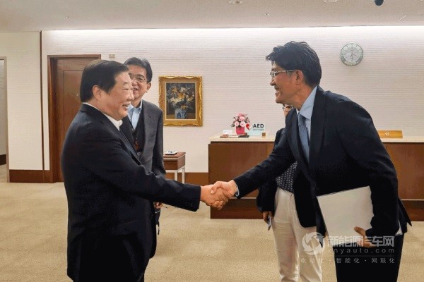 譚旭光
