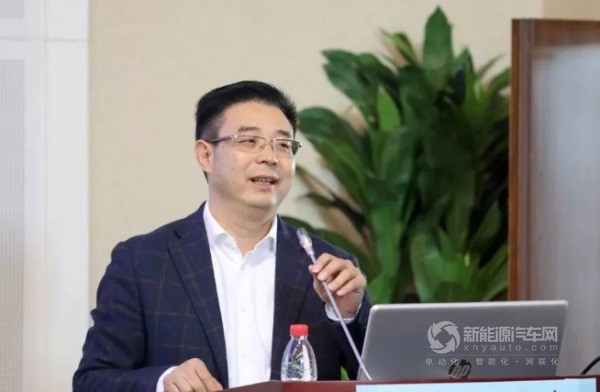 中國科學(xué)院院士鄒才能院士
