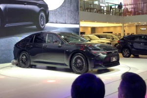 2023廣州車(chē)展：搭載氫燃料電池版本 豐田皇冠家族亮相