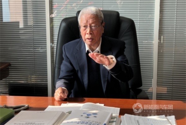 衣寶廉院士