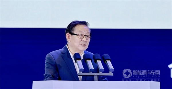 全國(guó)政協(xié)副主席萬(wàn)鋼