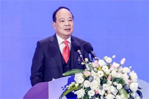 推進(jìn)新能源產(chǎn)業(yè)高質(zhì)量發(fā)展，全國(guó)政協(xié)委員曾毓群建言獻(xiàn)策