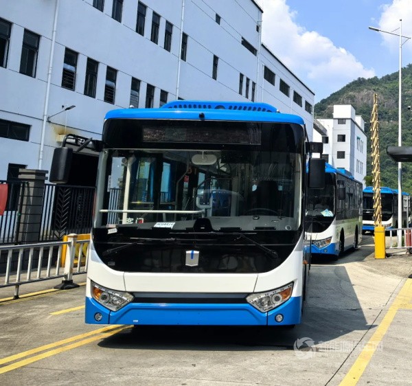吉利星際客車