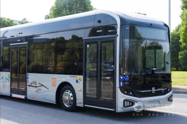 亞星C12E新能源客車