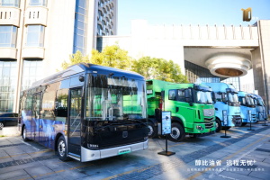 “醇比油省 遠程無憂+” 吉利星際醇氫電動客車亮相呼和浩特