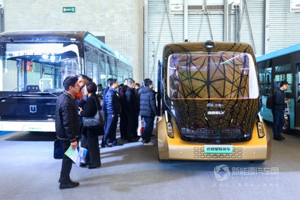 吉利星際首款智能駕駛導覽車
