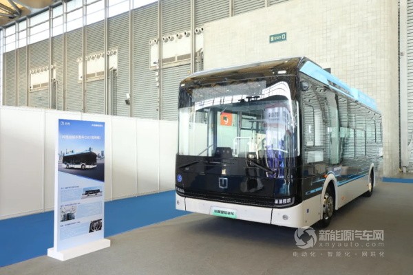 吉利星際首款智能駕駛導覽車