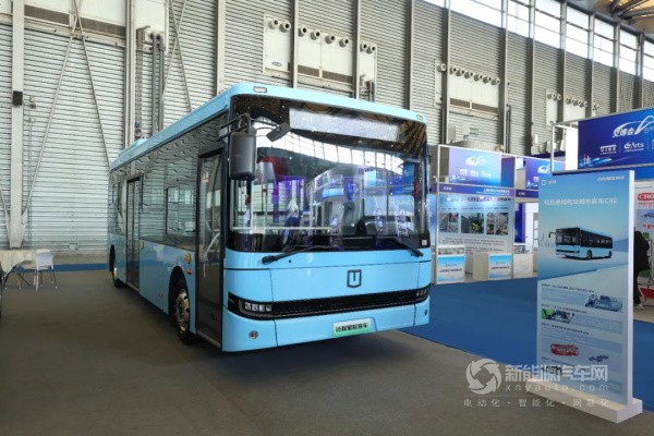 吉利星際首款智能駕駛導覽車