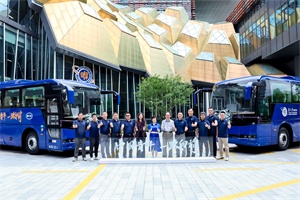 綠色大巴進(jìn)校園!比亞迪向復(fù)旦管院交付C11純電客車