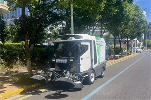 創(chuàng)維無(wú)人清掃車(chē)“大海?！保悄墉h(huán)衛(wèi)新標(biāo)桿