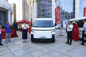 福安客貨郵體系啟動(dòng)!金旅新車交付+E80發(fā)布，破解城鄉(xiāng)物流痛點(diǎn)