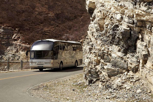 青年JNP6127LBEV1客車（純電動(dòng)24-57座）