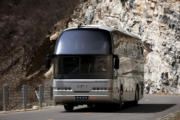青年JNP6127LBEV1客車（純電動(dòng)24-57座）
