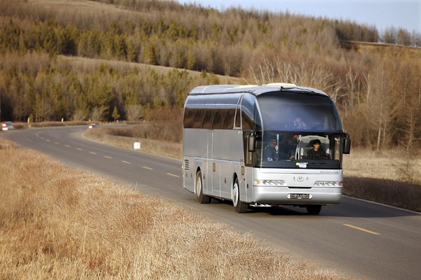 青年JNP6127LBEV1客車（純電動(dòng)24-57座）